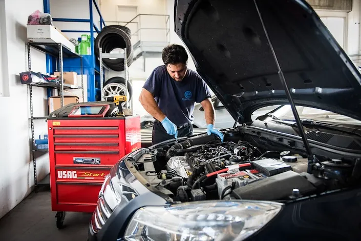 Service Ariel Car