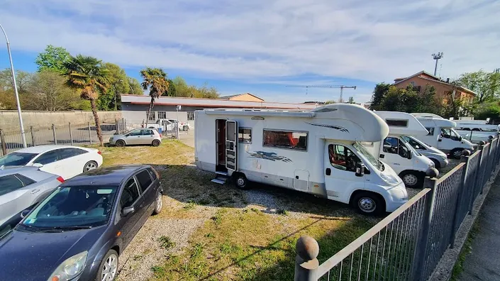 ZERO A 100 SRL – Camper Auto Moto Furgoni usati e Veicoli da collezione